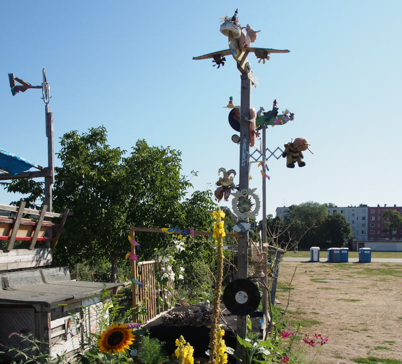 Garden with art installation at the Tempelhofer Feld in Berlin